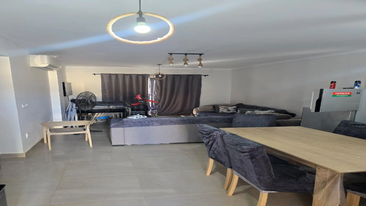 شاليه للايجار في جايا راس الحكمه ارضي بجاردن غرفتين