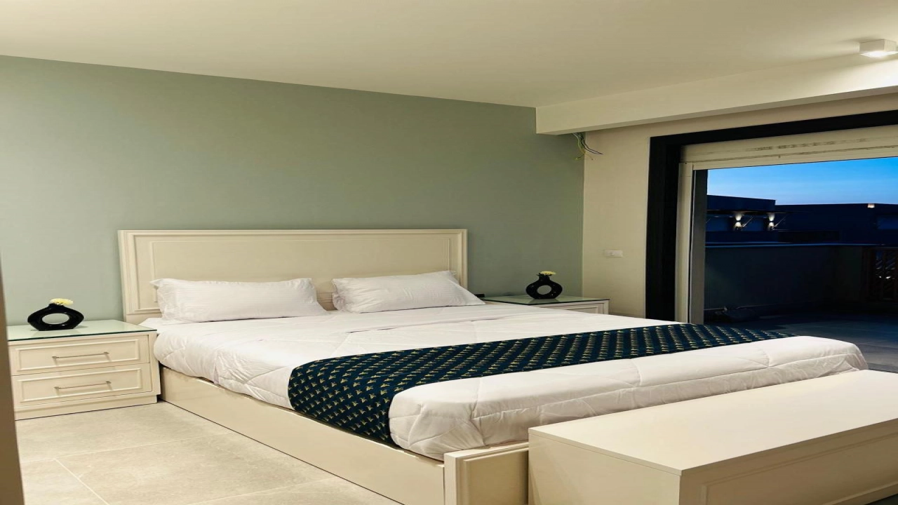 فيلا للايجار في بلايا راس الحكمة ارضي 4غرف