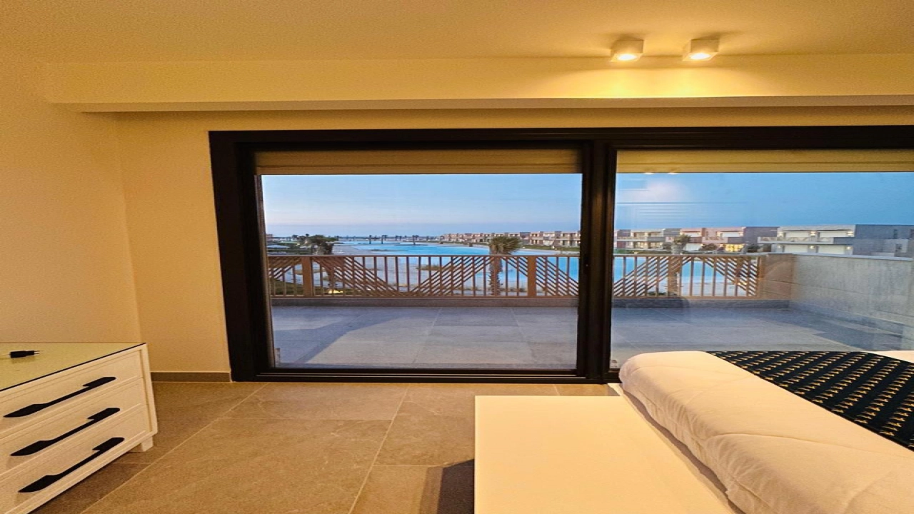 فيلا للايجار في بلايا راس الحكمة ارضي 4غرف