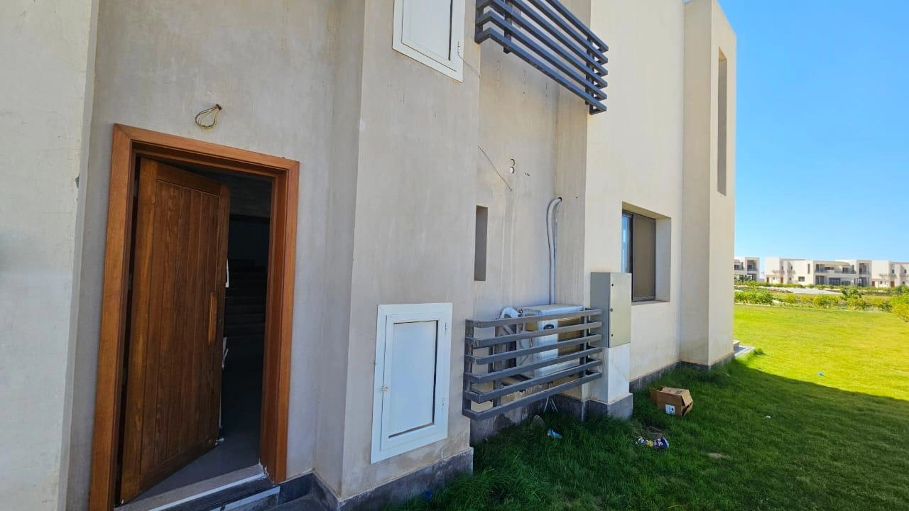 فيلا توين للايجار في جايا راس الحكمة ارضي بجاردن 6غرف