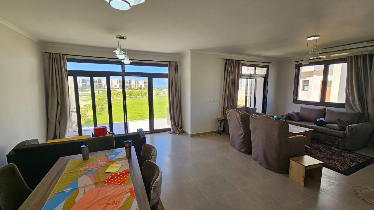 فيلا توين للايجار في جايا راس الحكمة ارضي بجاردن 6غرف