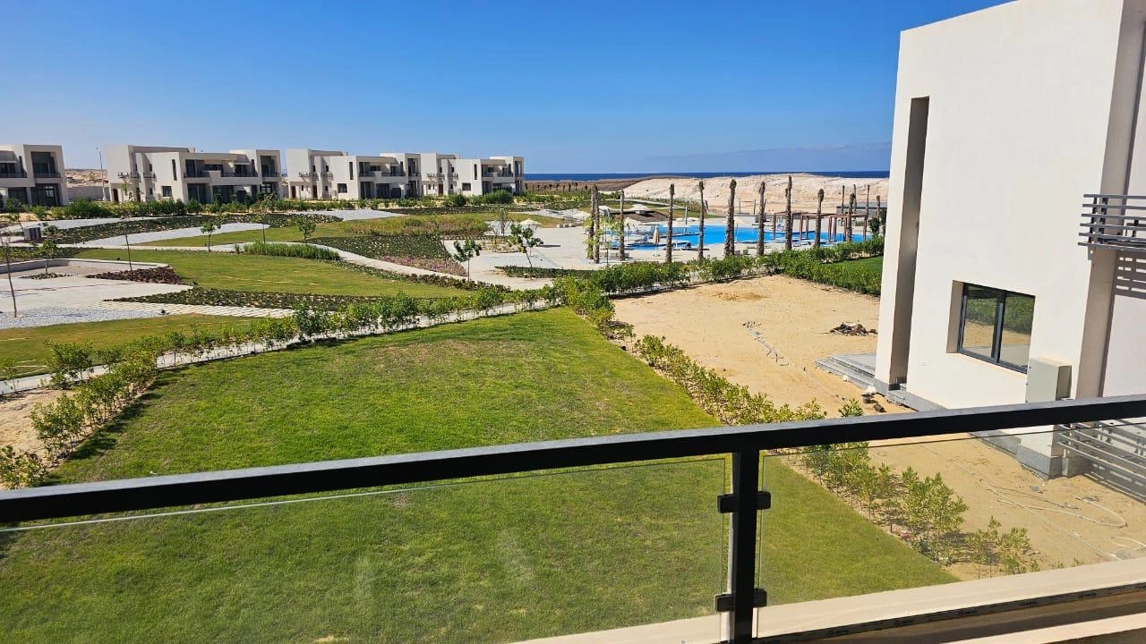 فيلا توين للايجار في جايا راس الحكمة ارضي بجاردن 6غرف