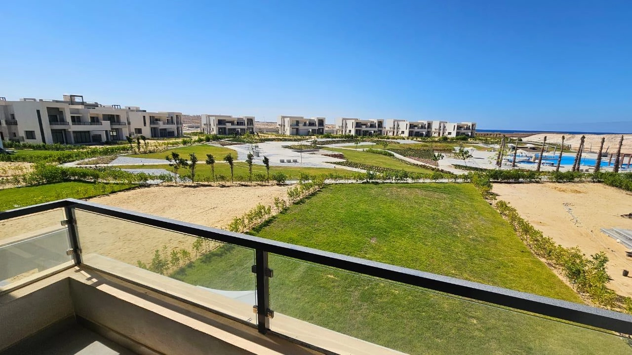 فيلا توين للايجار في جايا راس الحكمة ارضي بجاردن 6غرف