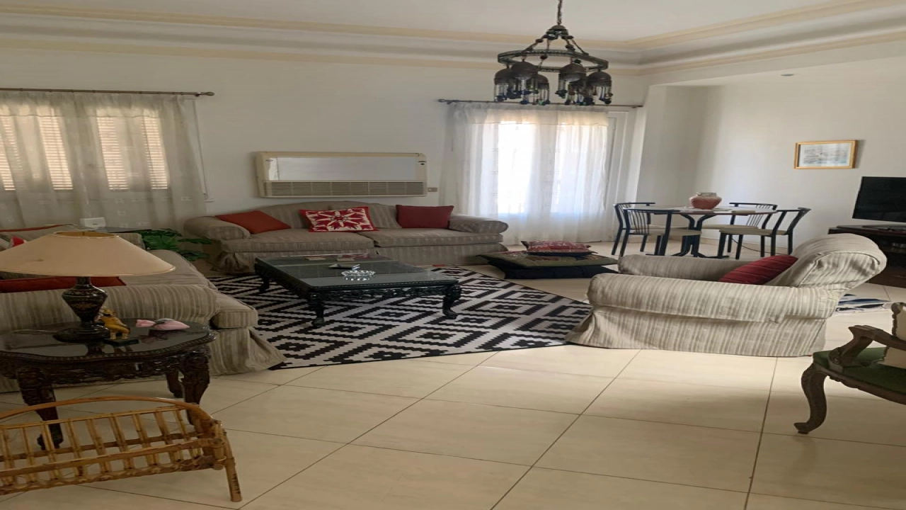 شقة مفروشة للايجار  في حي مميز بالزمالك مكونة من غرفتين و ريسبشن ومطبخ و1 حمام قريبة من كل الخدمات