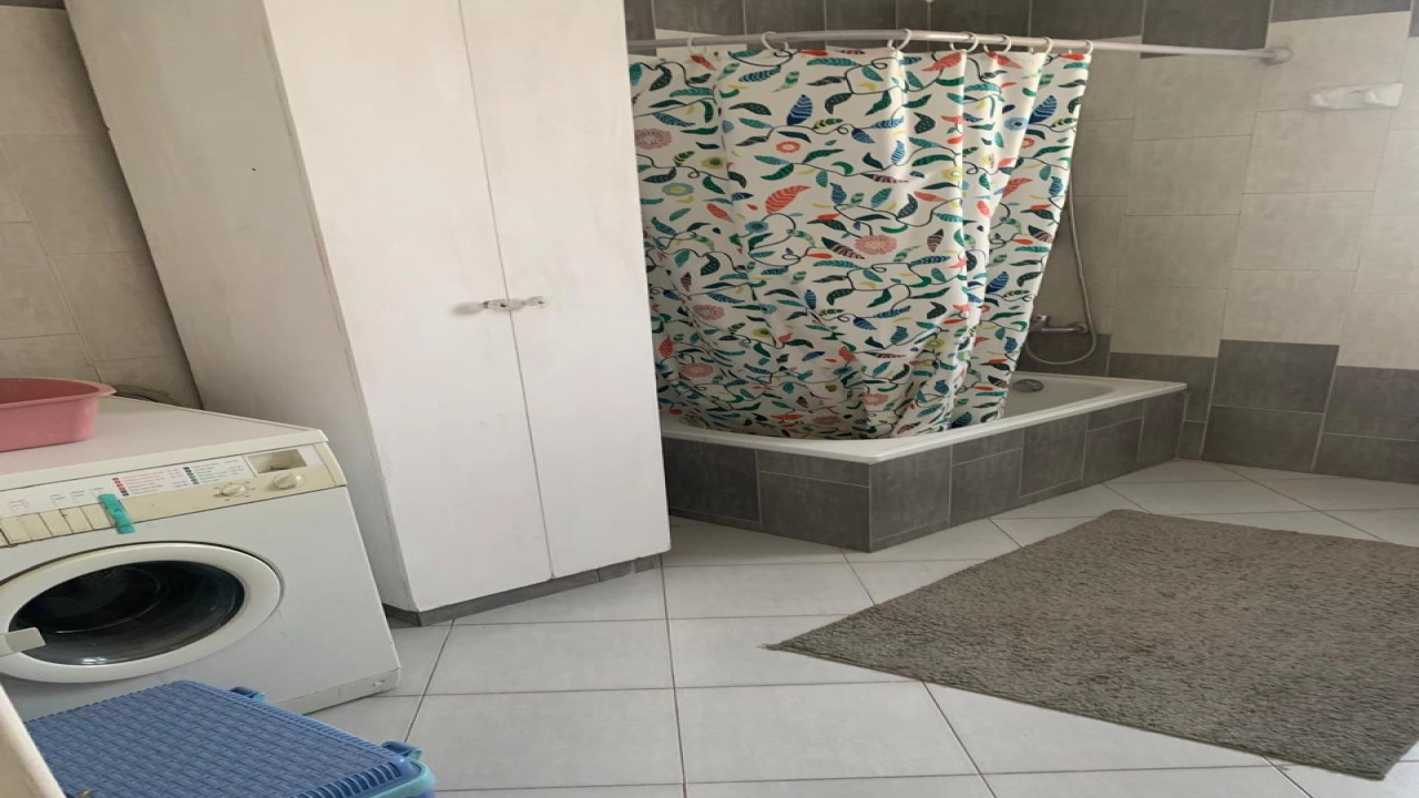 شقة مفروشة للايجار  في حي مميز بالزمالك مكونة من غرفتين و ريسبشن ومطبخ و1 حمام قريبة من كل الخدمات