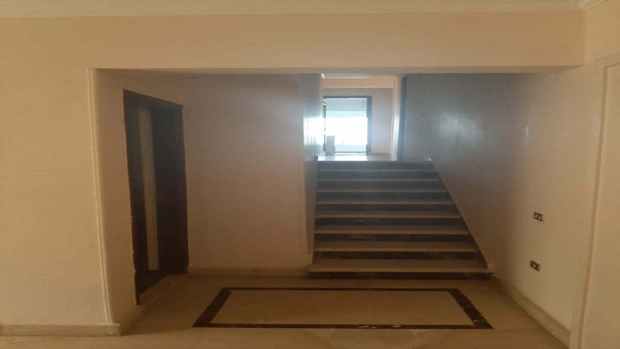 شقة مفروشة للايجار في الزمالك  3 غرف نوم وريسبشن 3 قطع و3 حمام ومطبخ