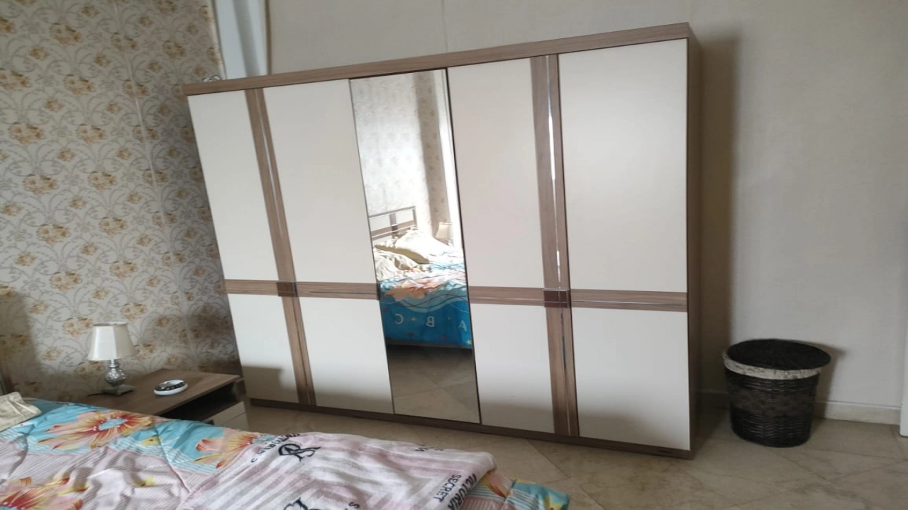 شقة مفروشة للايجار  ,,, 165 متر  , 3 غرف نوم  وريسبشن كبير ,, 2 حمام ,,, ومطبخ مكيفة بالكامل