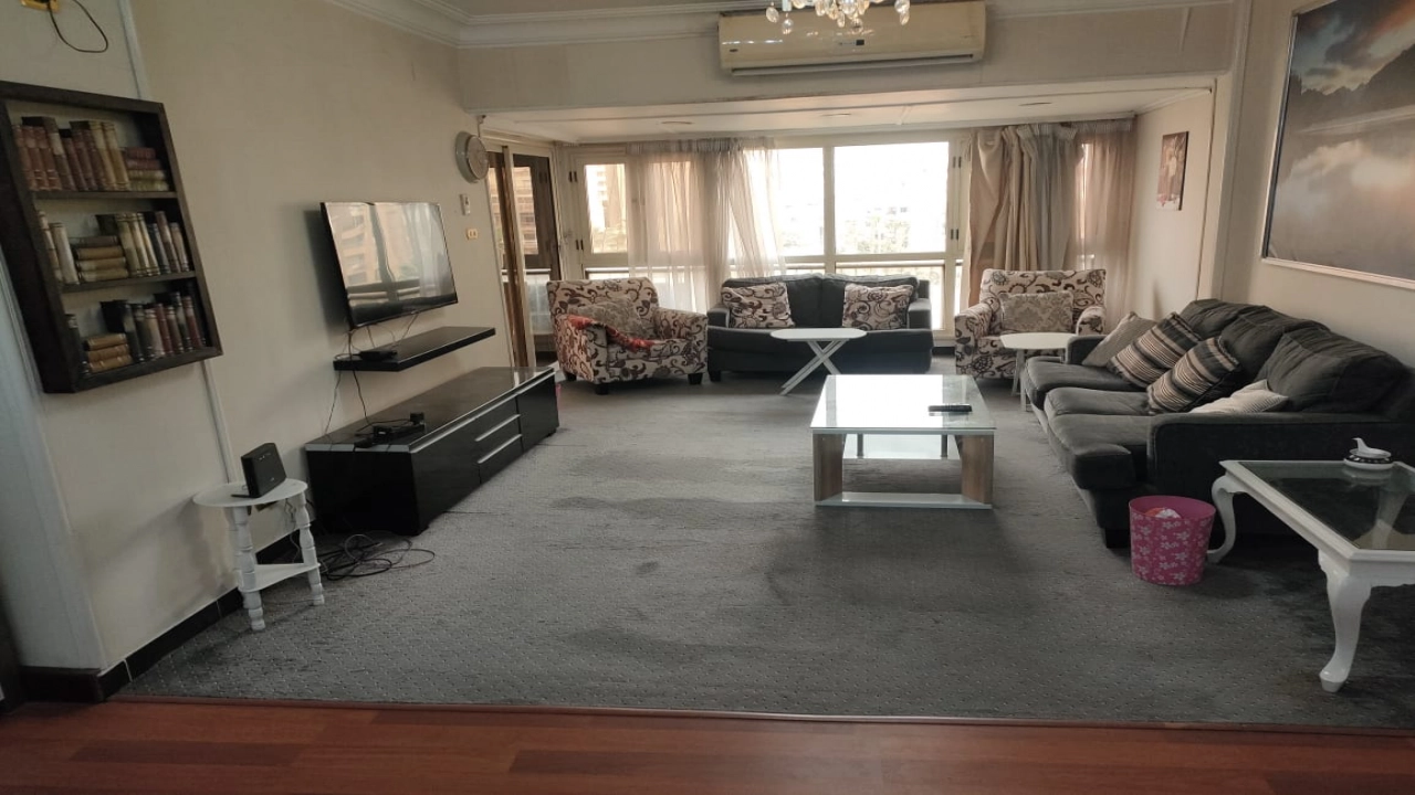 شقة مفروشة للايجار  ,,, 165 متر  , 3 غرف نوم  وريسبشن كبير ,, 2 حمام ,,, ومطبخ مكيفة بالكامل