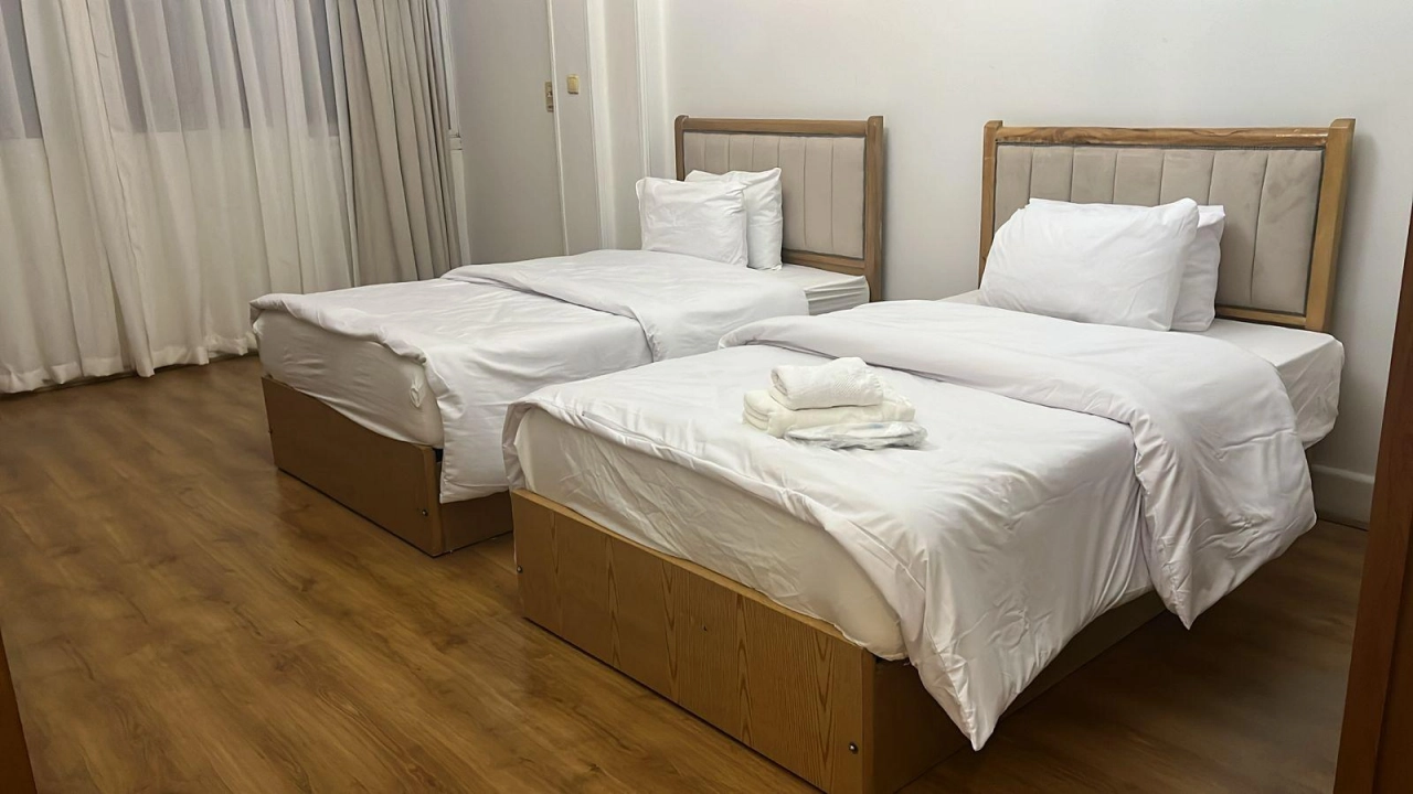 شقة للاجار مفروشة في الزمالك  مكونة من 3 غرفة وريسبشن 3 قطع ومطبخ كبير و2 حمام