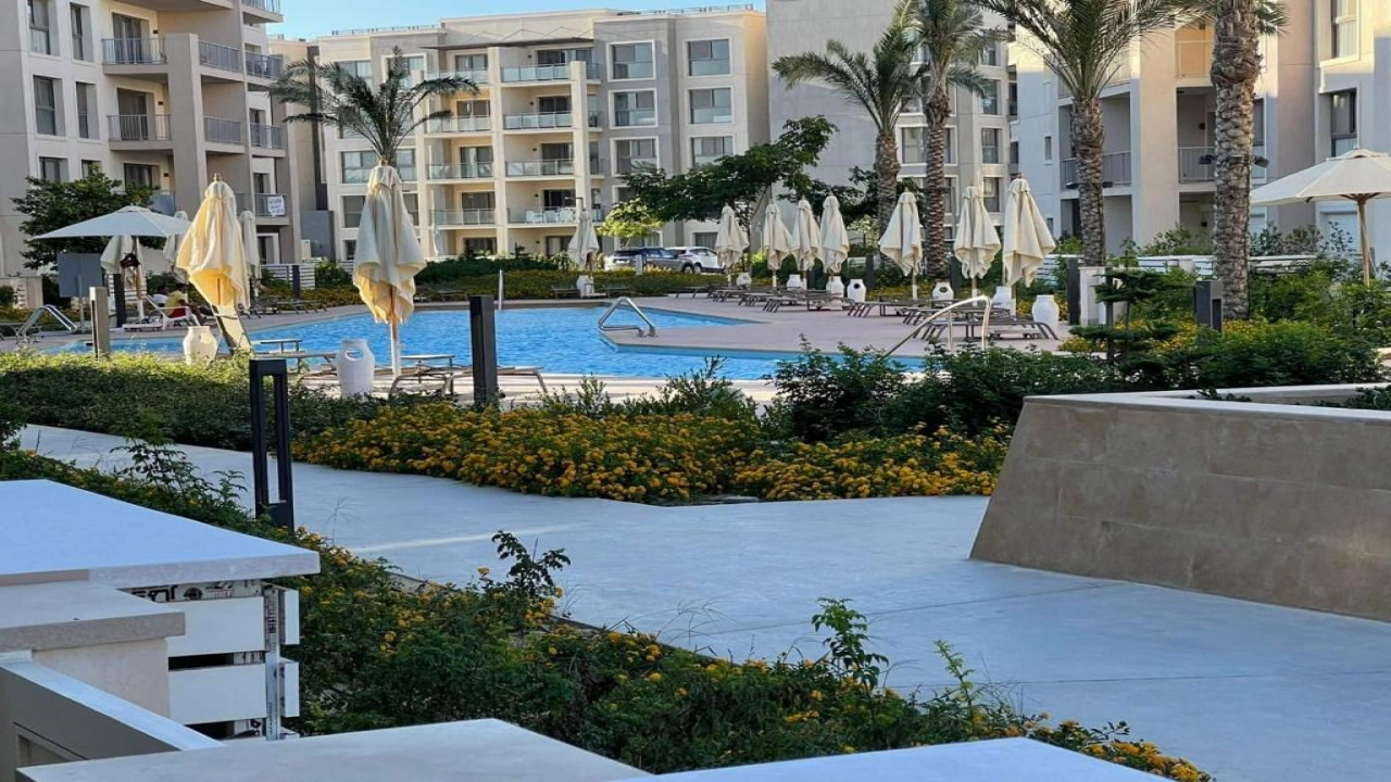 شاليه للايجار في مراسي ماريناارضي بجاردن غرفتين