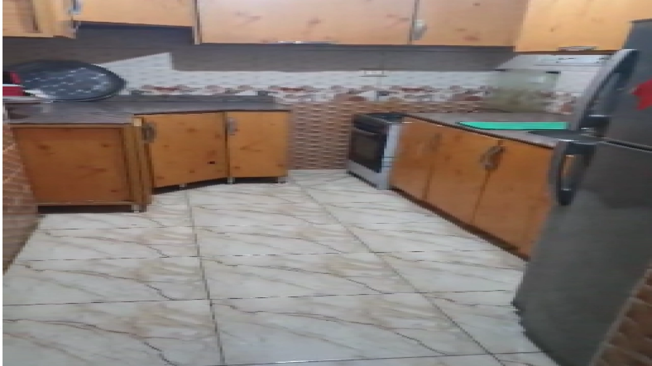 شقة  مفروشة للبيع مكونة من 3 غرف نوم و 2 حمام وصاله ومطبخ