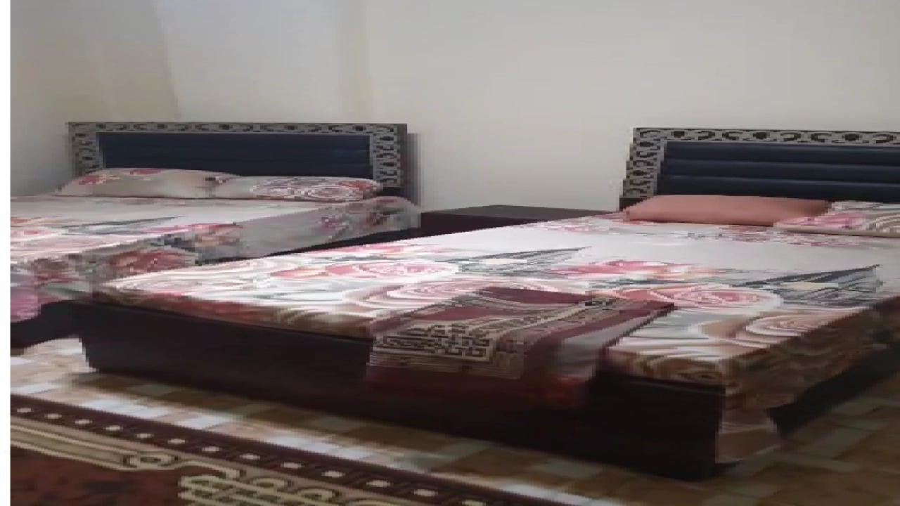 شقة  مفروشة للبيع مكونة من 3 غرف نوم و 2 حمام وصاله ومطبخ