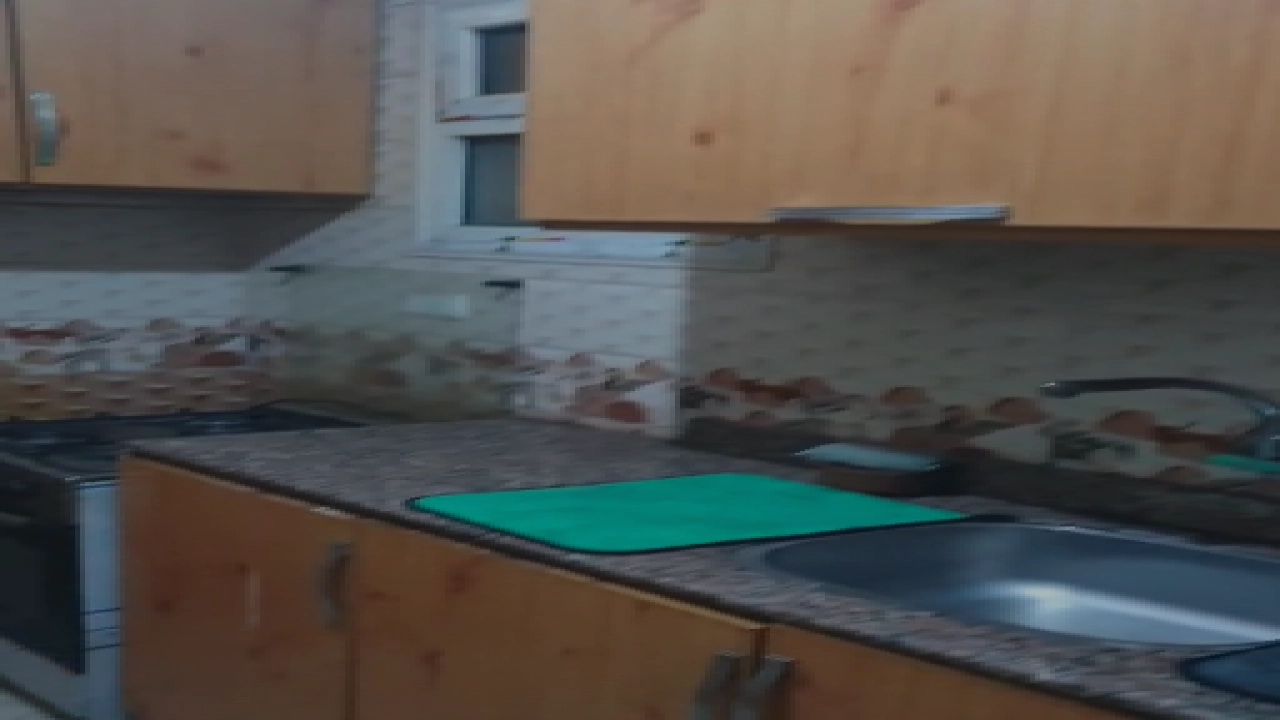 شقة  مفروشة للبيع مكونة من 3 غرف نوم و 2 حمام وصاله ومطبخ