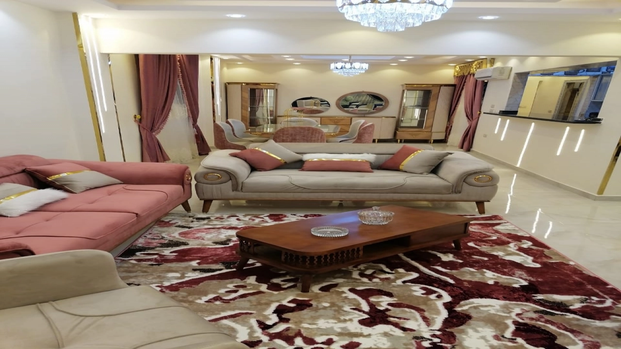 شقة  مفروشة للبيع مكونة من 3 غرف نوم و 2 حمام وريسبشن 3 قطع  ومطبخ