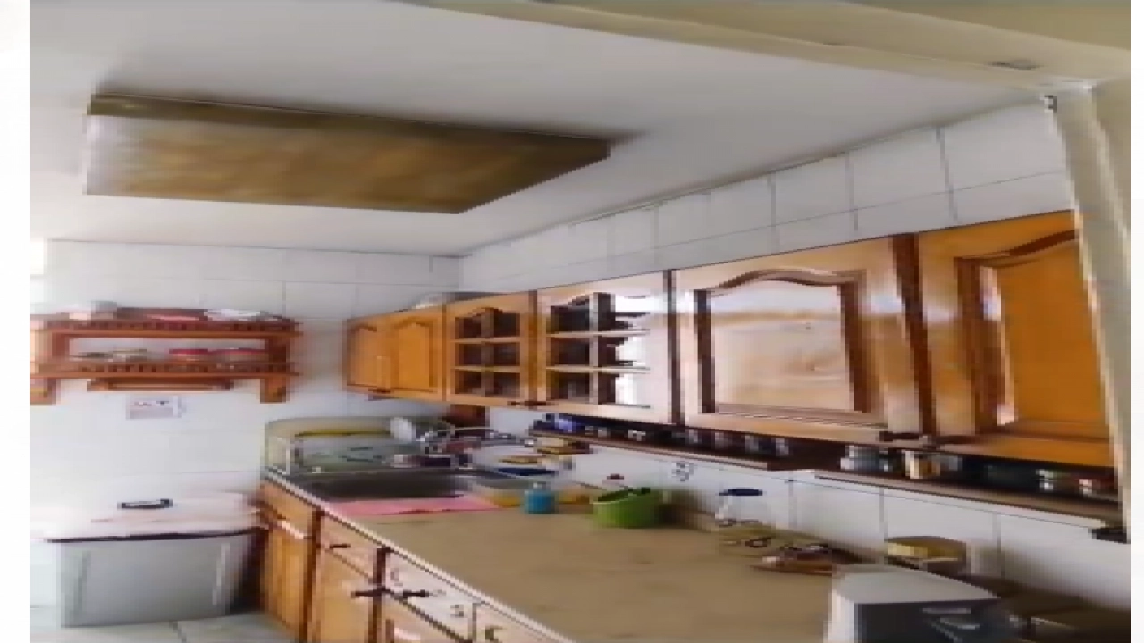 شقه للبيع بدون فرش  مكونة من 3 غرف نوم و1 حمام كبير في موقع مميز بالمهندسين  وقريب من كل الخدمات