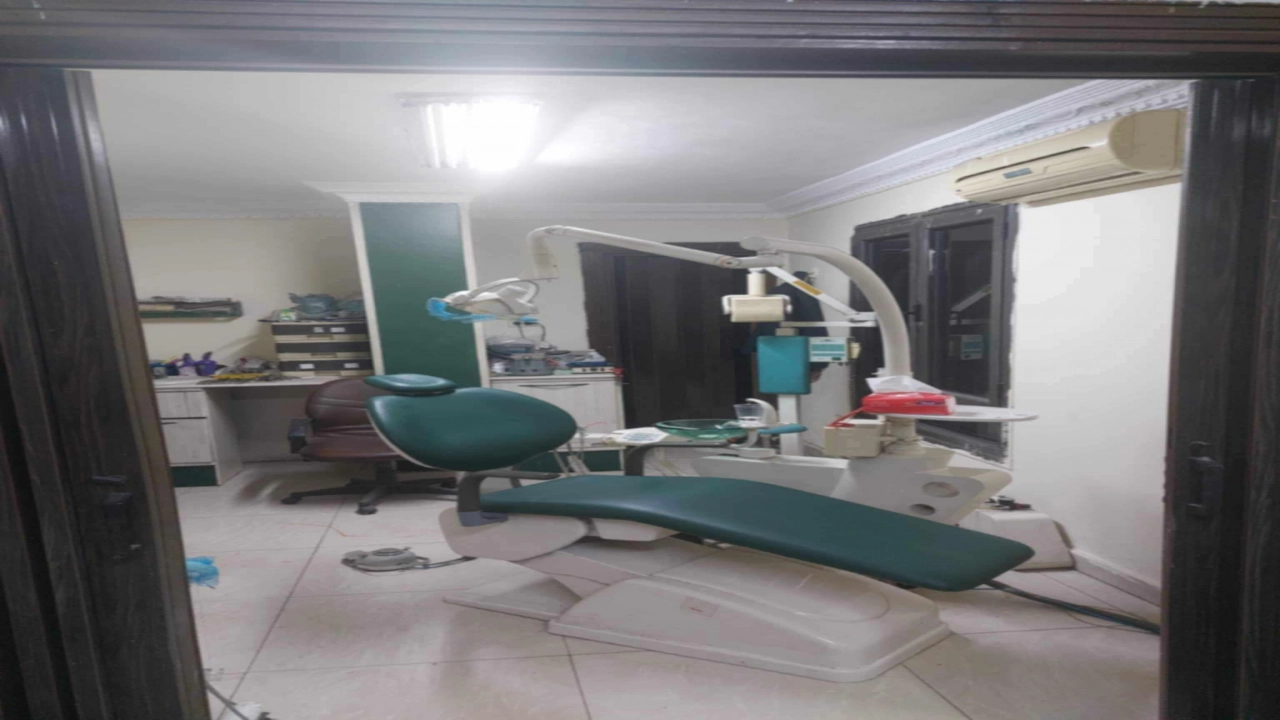 شقه للبيع ات  تصلح اداري او سكني مكونه من 3غرف 2حمامريسبشن 2 قطع ومطبخ في حي مميز بالمهندسين وقريبة من كل الخدت