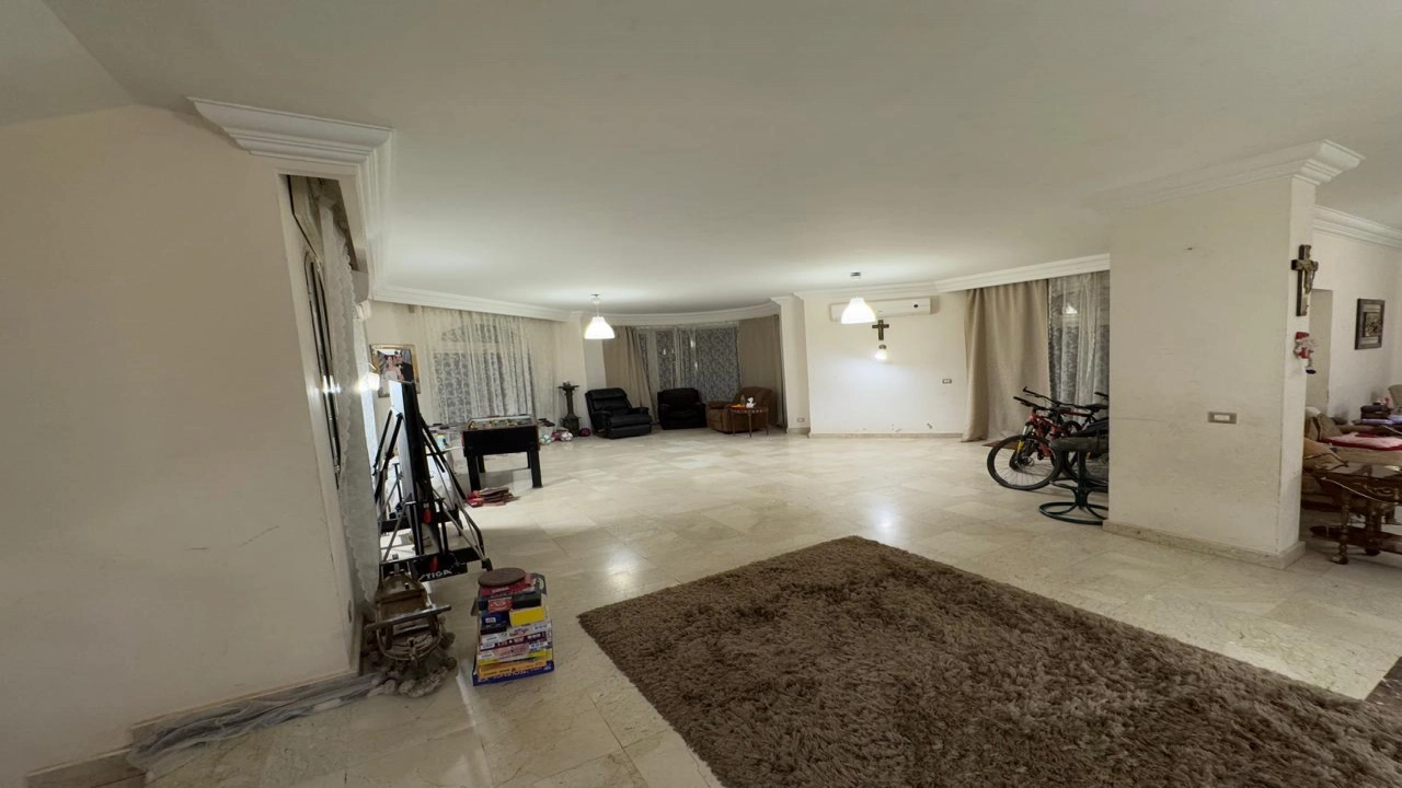 فيلا للايجار مفروشه مكونه من 3 ادوار ارضي واول وروف وريسبشن وحمامات ومطبخ والروف