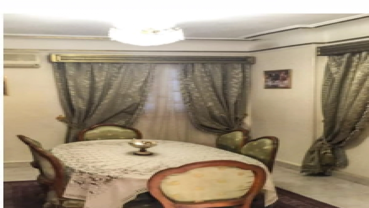 شقة مفروشة للايجار مكونة من 2 غرف نوم  و2 حمام وريسبشن  في مصر الجديدة  وقريبة من كل الخدمات