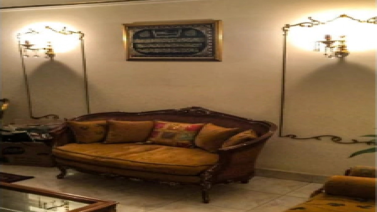 شقة مفروشة للايجار مكونة من 2 غرف نوم  و2 حمام وريسبشن  في مصر الجديدة  وقريبة من كل الخدمات