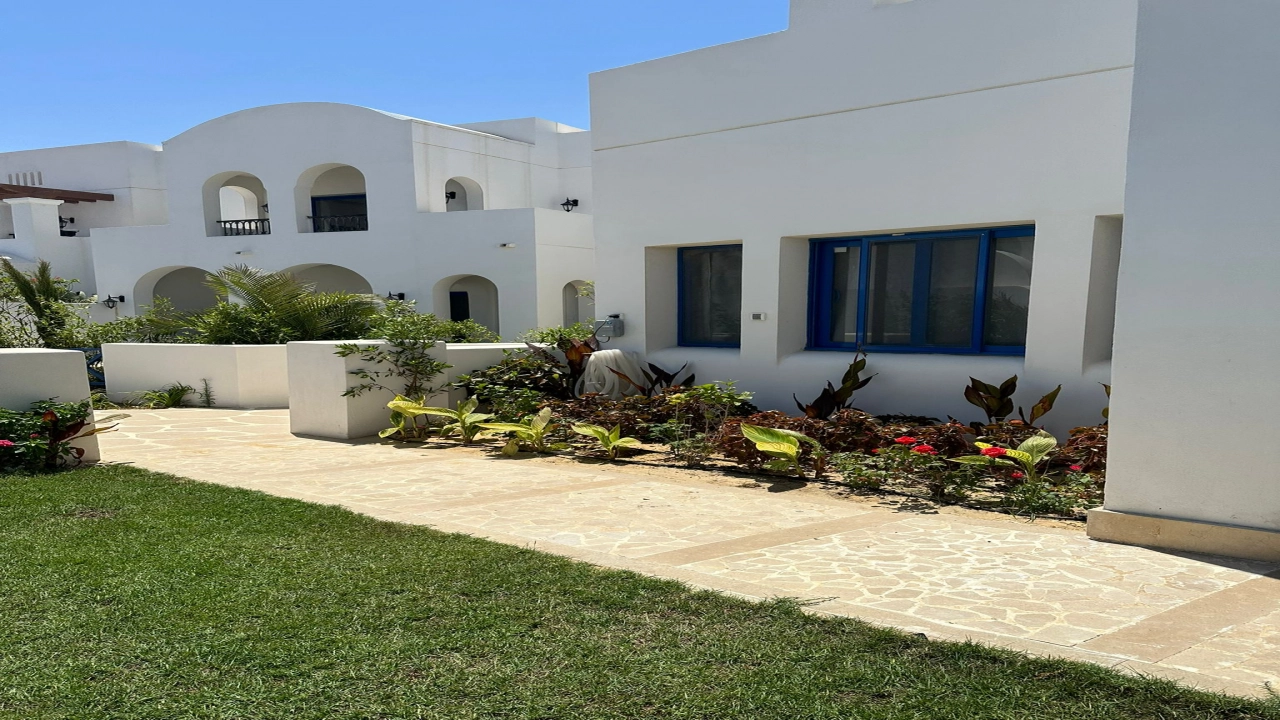 فيلا للايجار في مراسي جريك 4 غرف