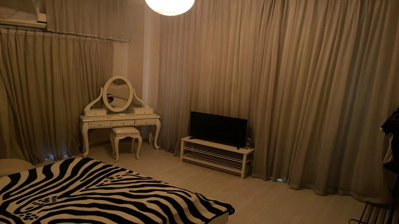 شقة مفروشة للايجار مكونة من 2 غرفة نوم وريسبشن وحمام قريبة من كل الخدمات في حي مميز بالزمالك