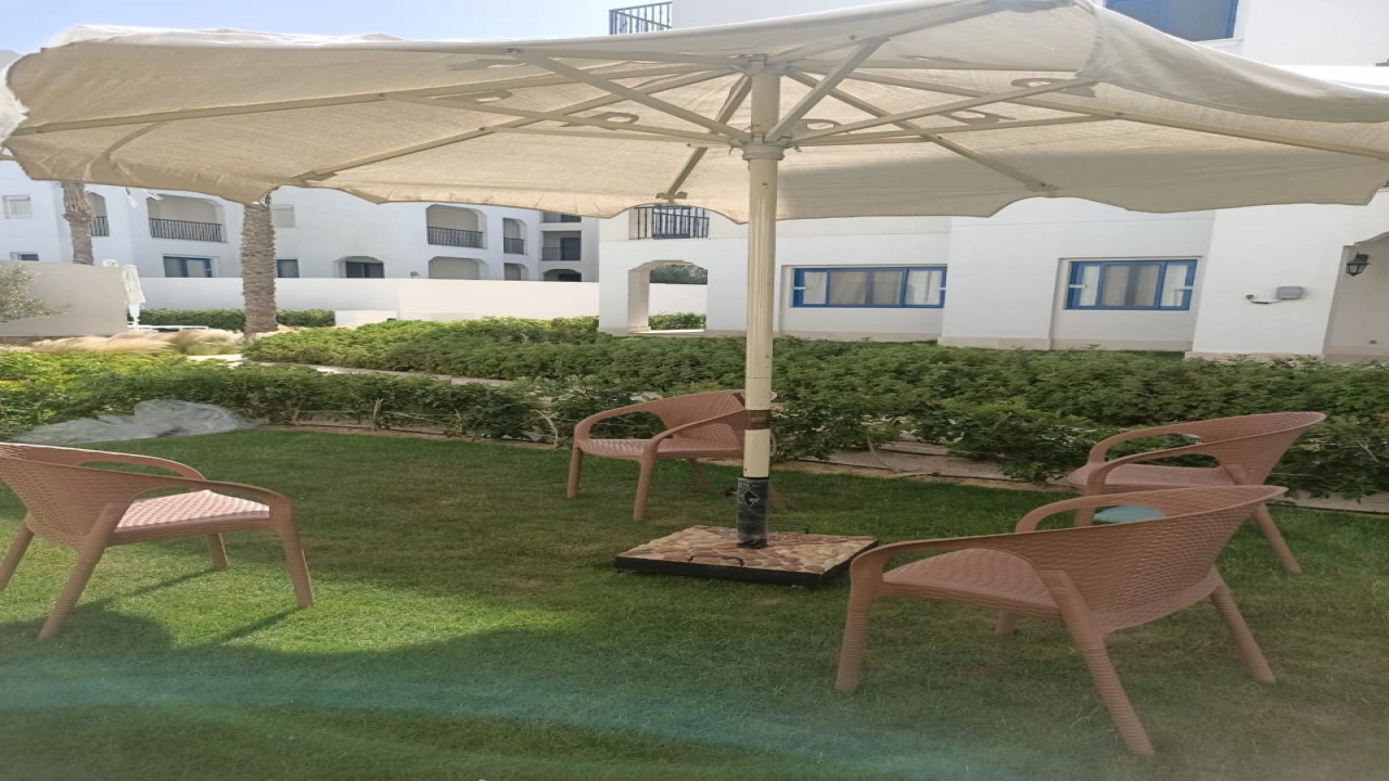 شاليه للايجار في مراسي جريك ارضي بجاردن 2 غرفه