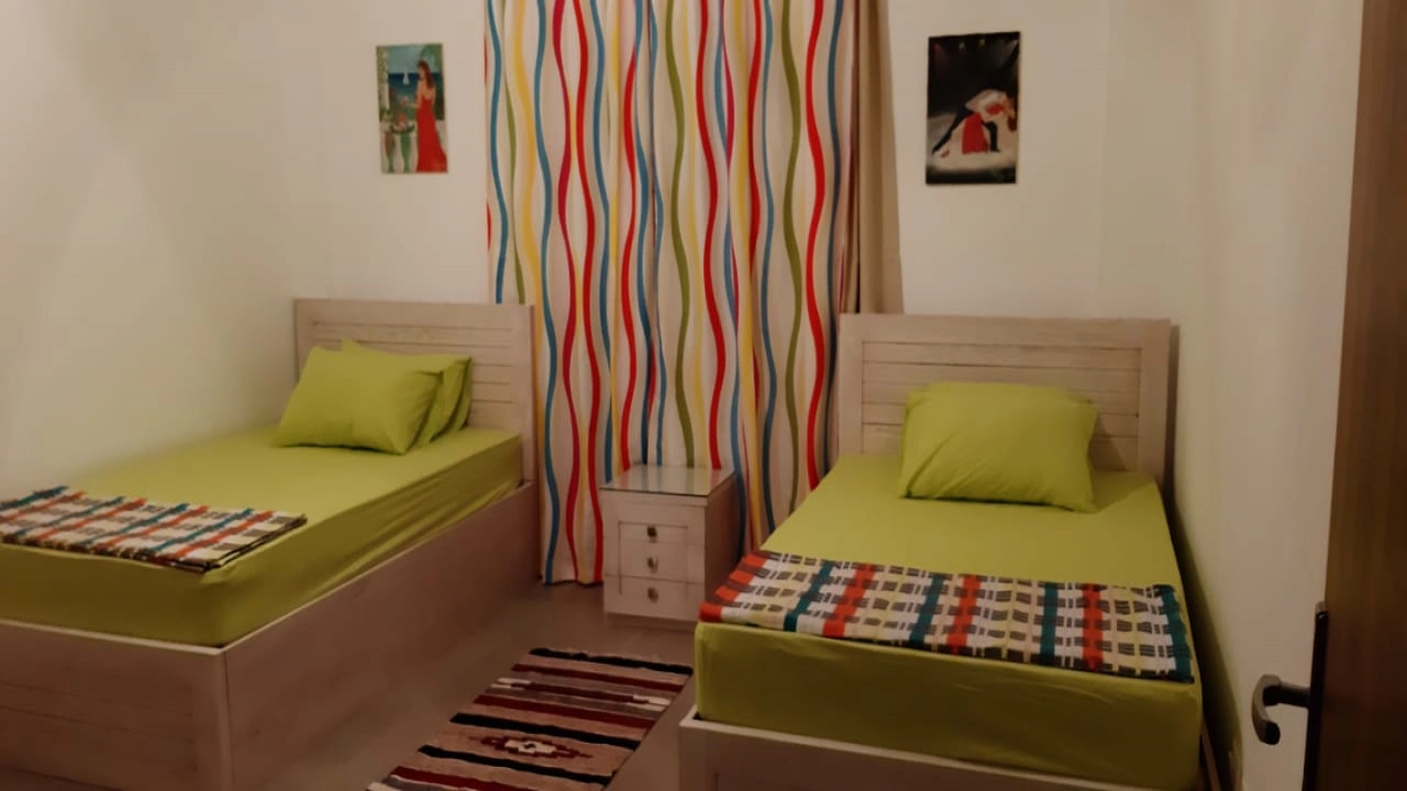 شالية للايجار3  نوم اراضي بحديقة في قرية امواج الساحل الشمالي