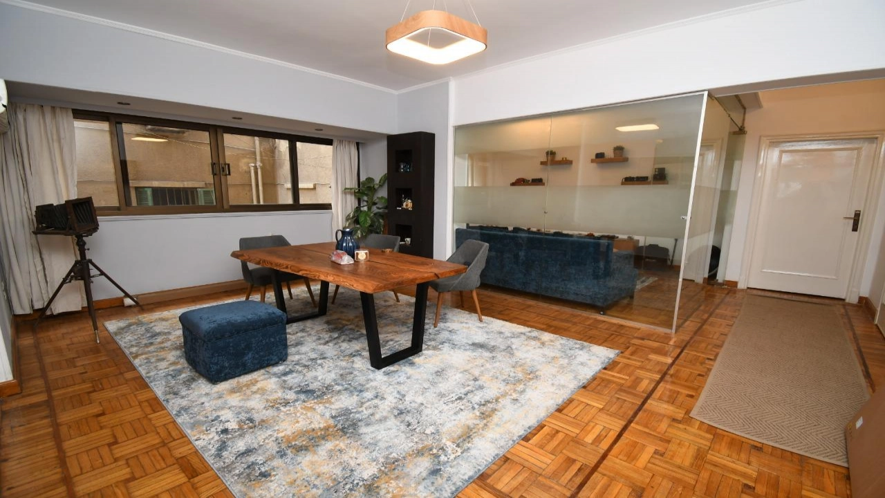 شقة فاخرة للإيجار بالزمالك - تصلح مكتب إداري