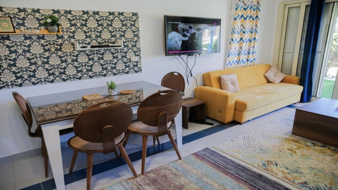 شاليه للايجار في قريه مينا4 3 غرف ارضي بجاردن