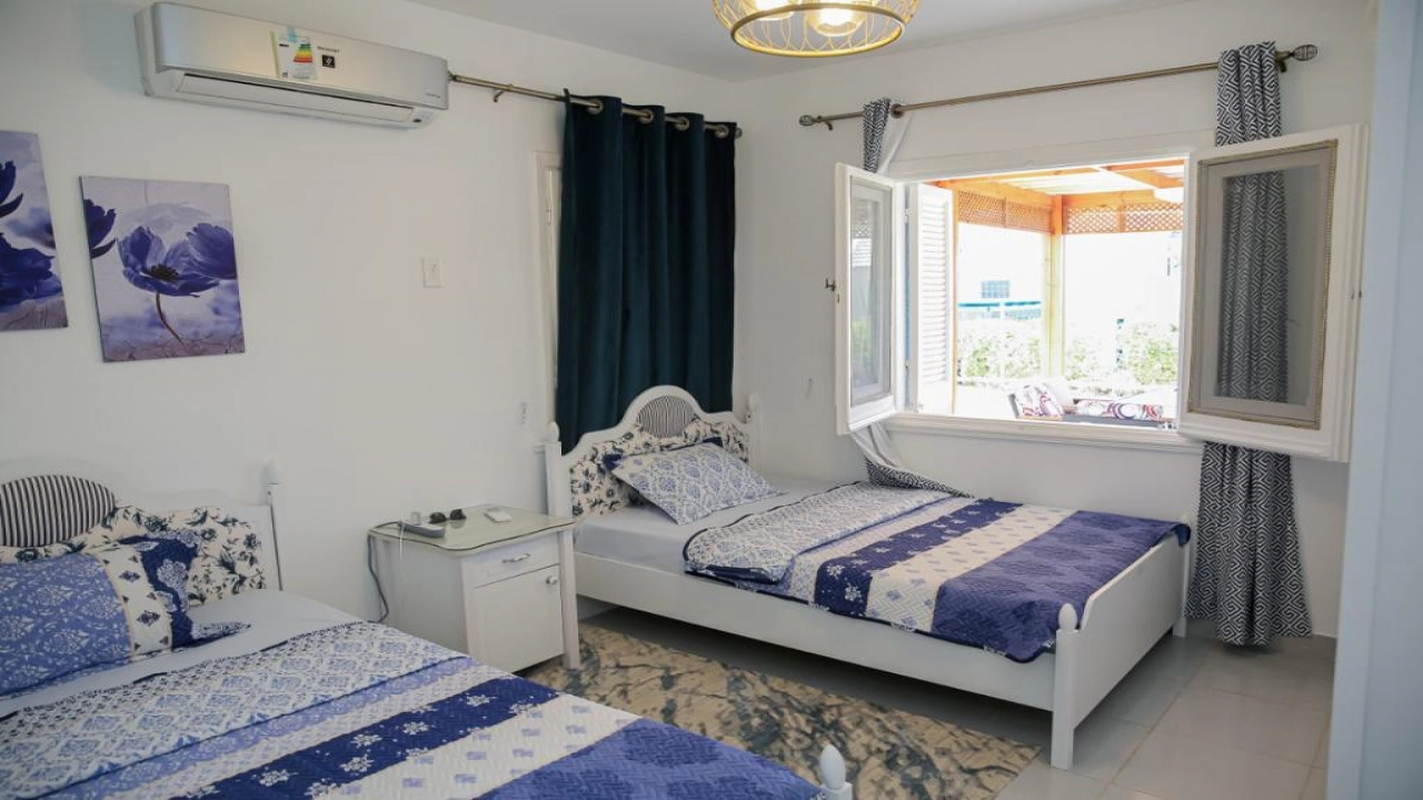 شاليه للايجار في قريه مينا4 3 غرف ارضي بجاردن