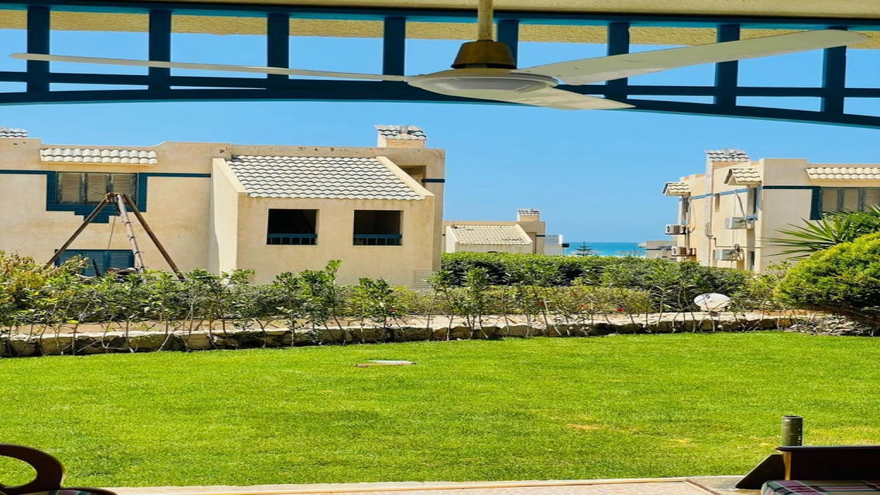 شاليه للايجار في قريه مينا4 3 غرف ارضي بجاردن