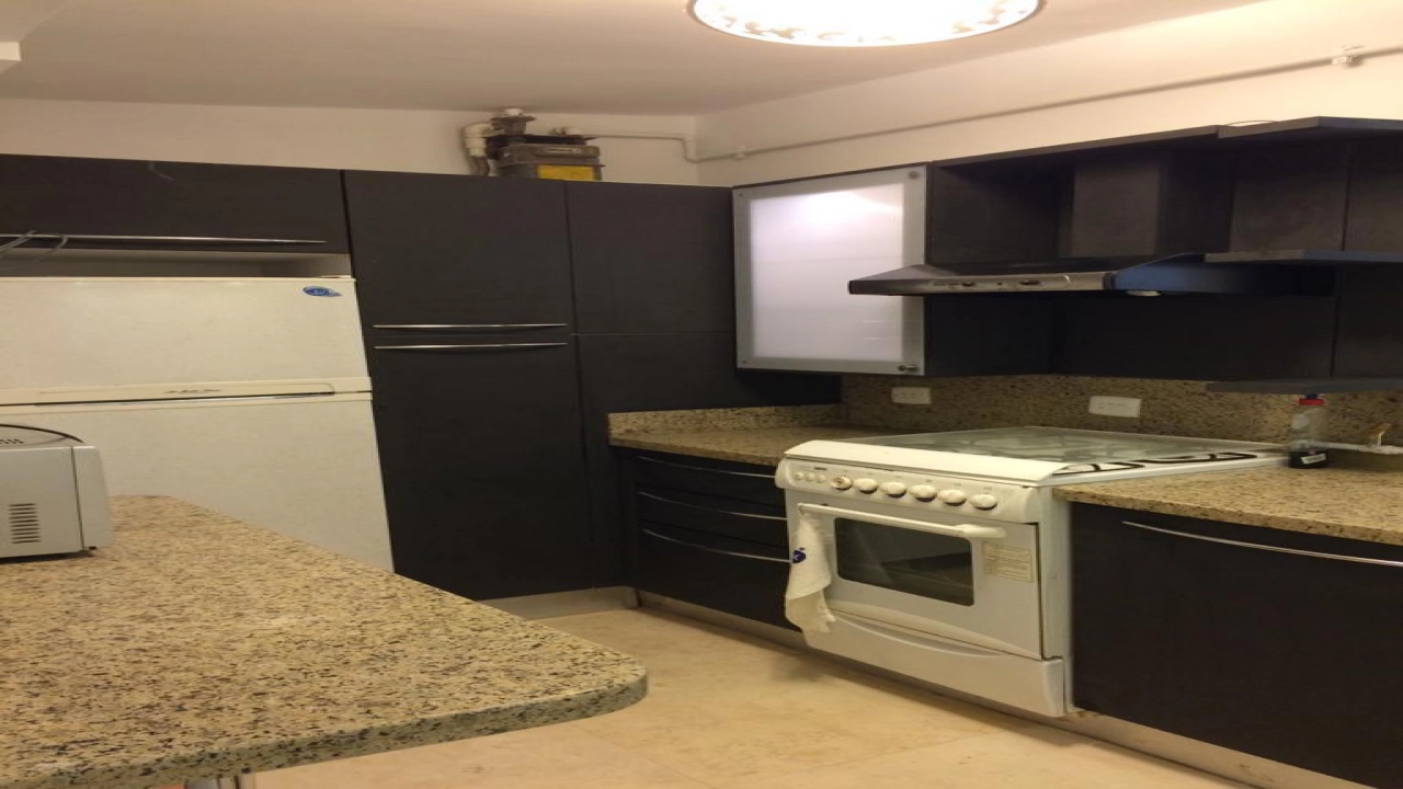 شقة قانون جديد للإيجار تصلح إداري أو سكني - دور أرضي مدخل خاص