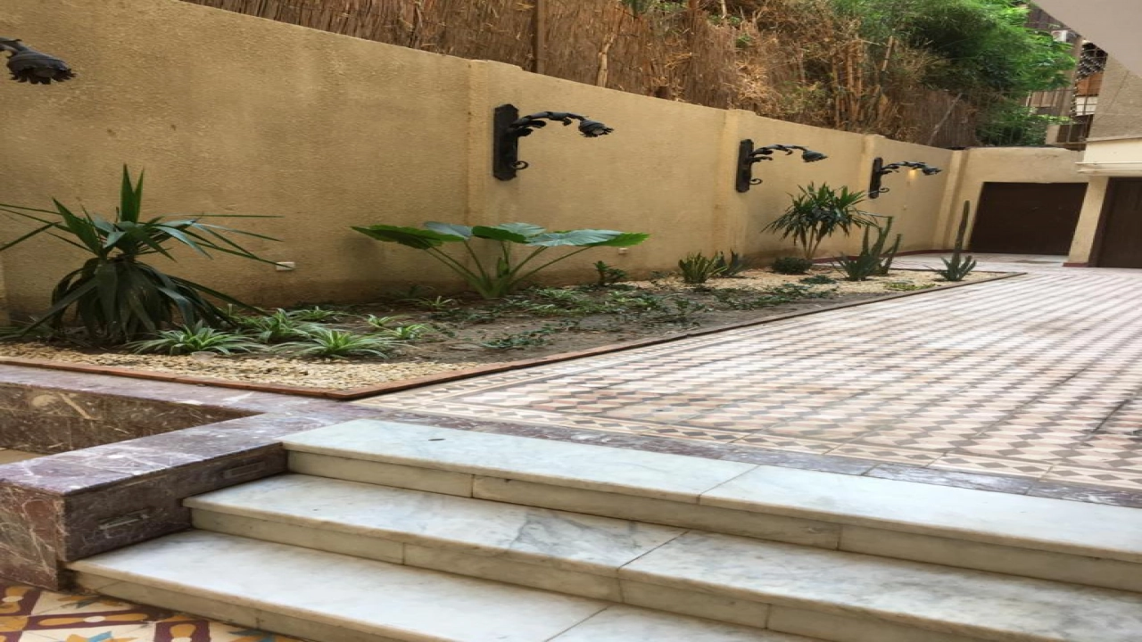 شقة قانون جديد للإيجار تصلح إداري أو سكني - دور أرضي مدخل خاص