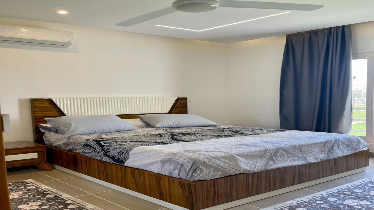 شاليه للإيجار في قرية امواج الساحل الشمالي سيدي عبد الرحمن 3 غرف