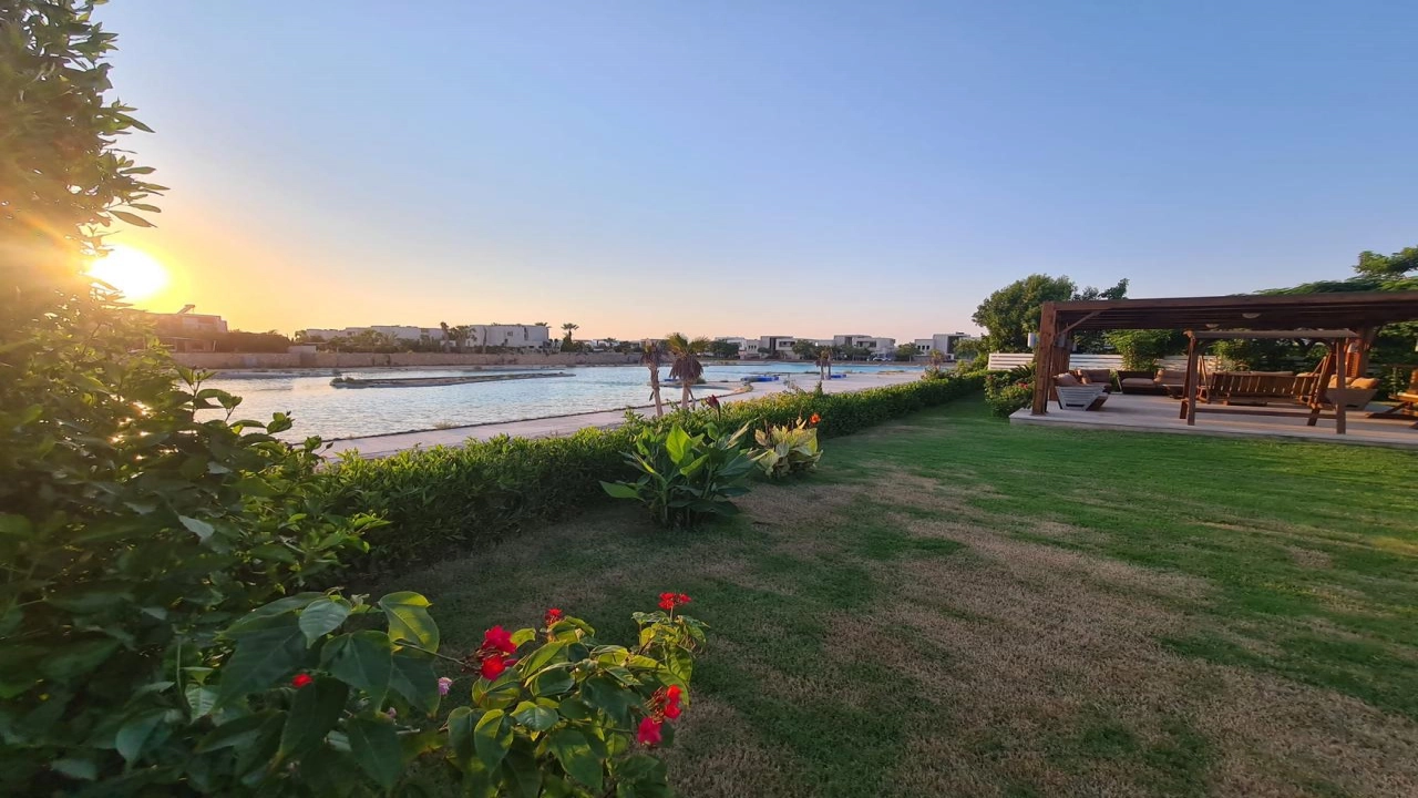 فيلا للايجار صف اول لاجون 5 غرف في هاسيندا باي