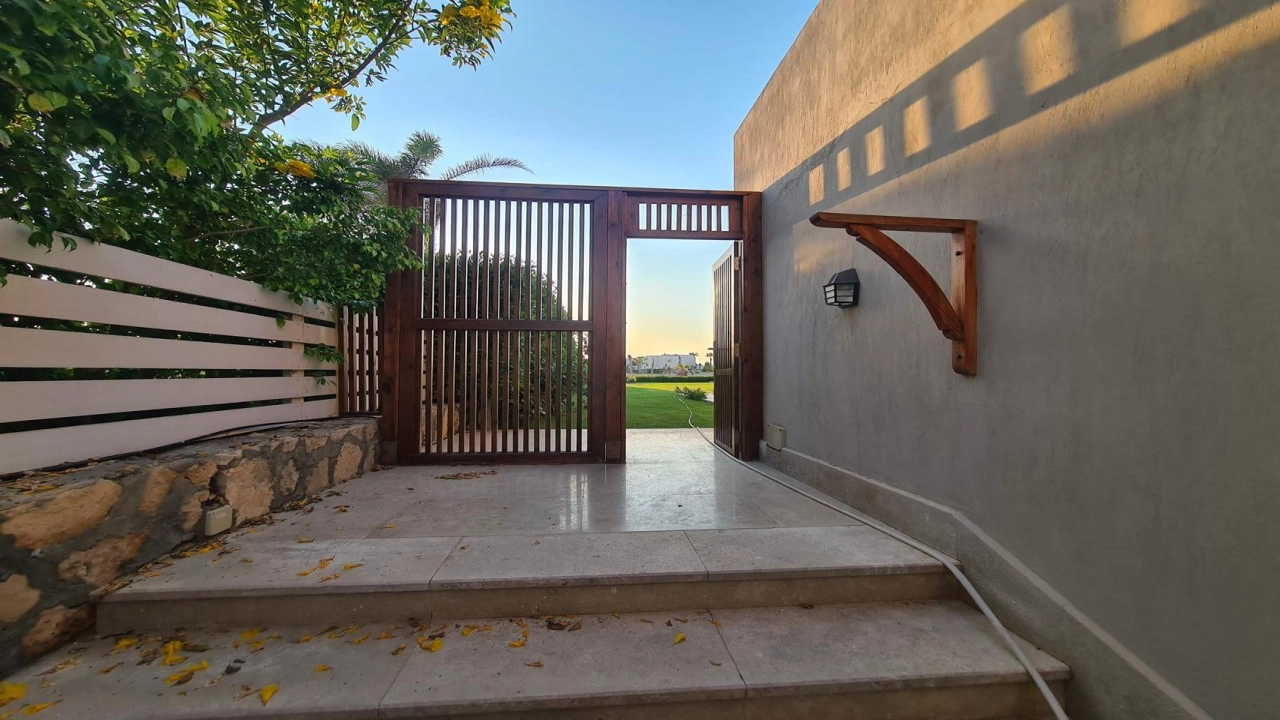 فيلا للايجار صف اول لاجون 5 غرف في هاسيندا باي