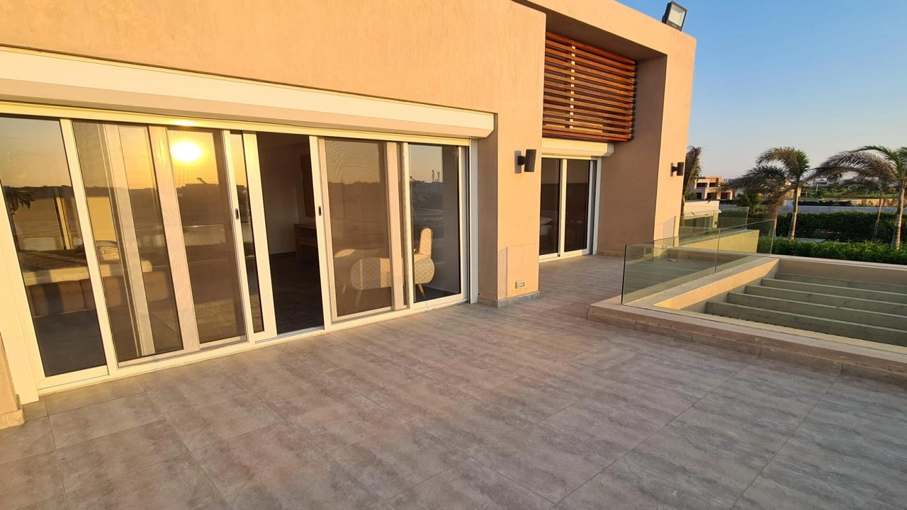 فيلا للايجار صف اول لاجون 5 غرف في هاسيندا باي