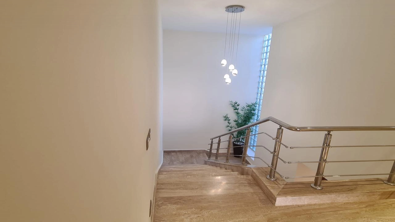 فيلا للايجار صف اول لاجون 5 غرف في هاسيندا باي