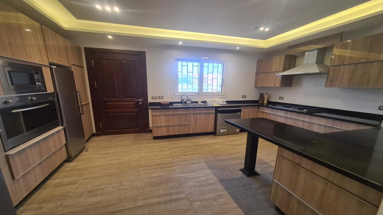 فيلا للايجار صف اول لاجون 5 غرف في هاسيندا باي