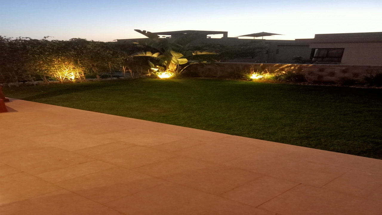 شاليه للايجار في صوان ليك راس الحكمه ارضي بجاردن 3 غرف