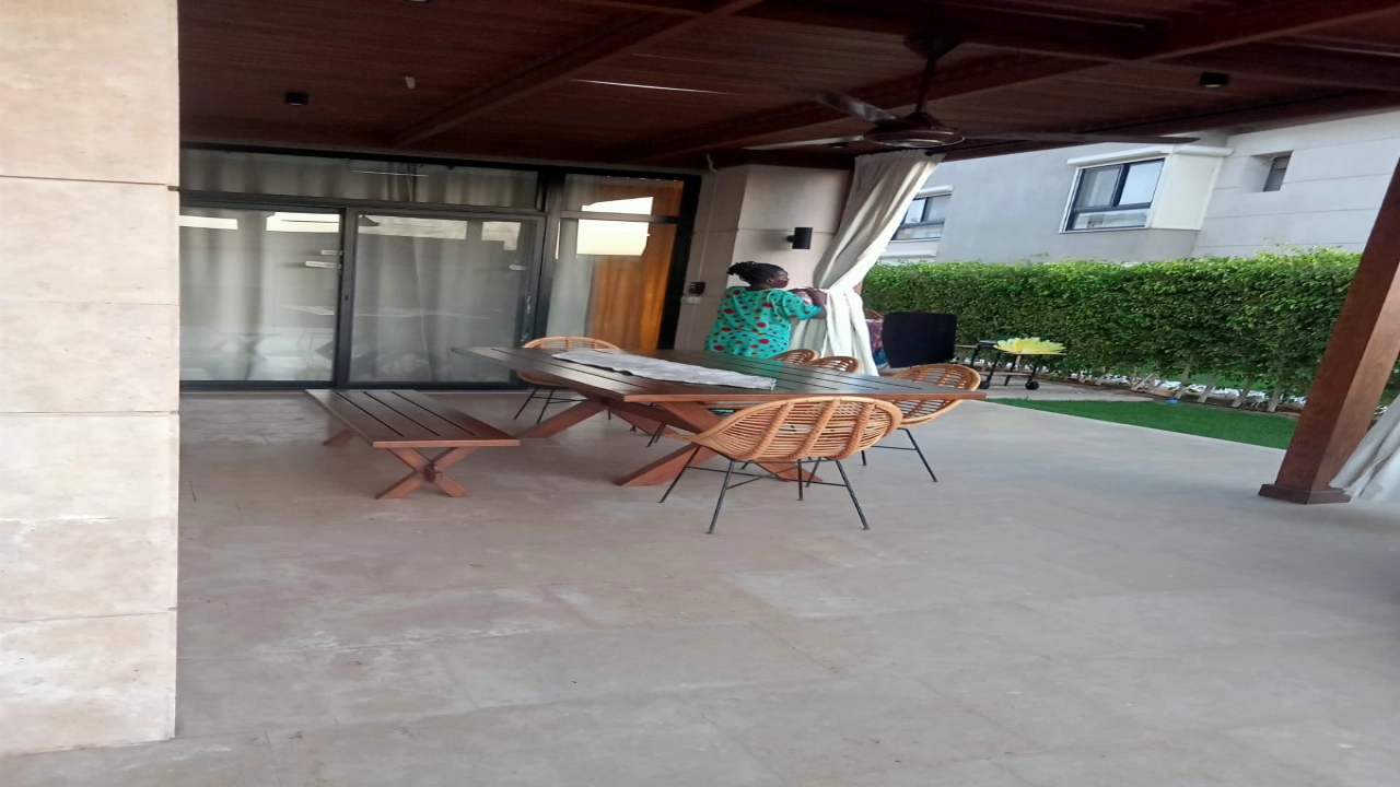 شاليه للايجار في صوان ليك راس الحكمه ارضي بجاردن 3 غرف