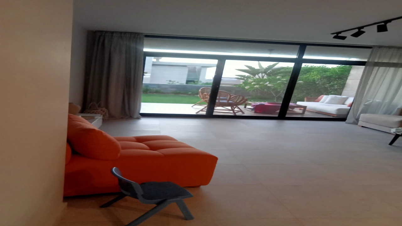 شاليه للايجار في صوان ليك راس الحكمه ارضي بجاردن 3 غرف