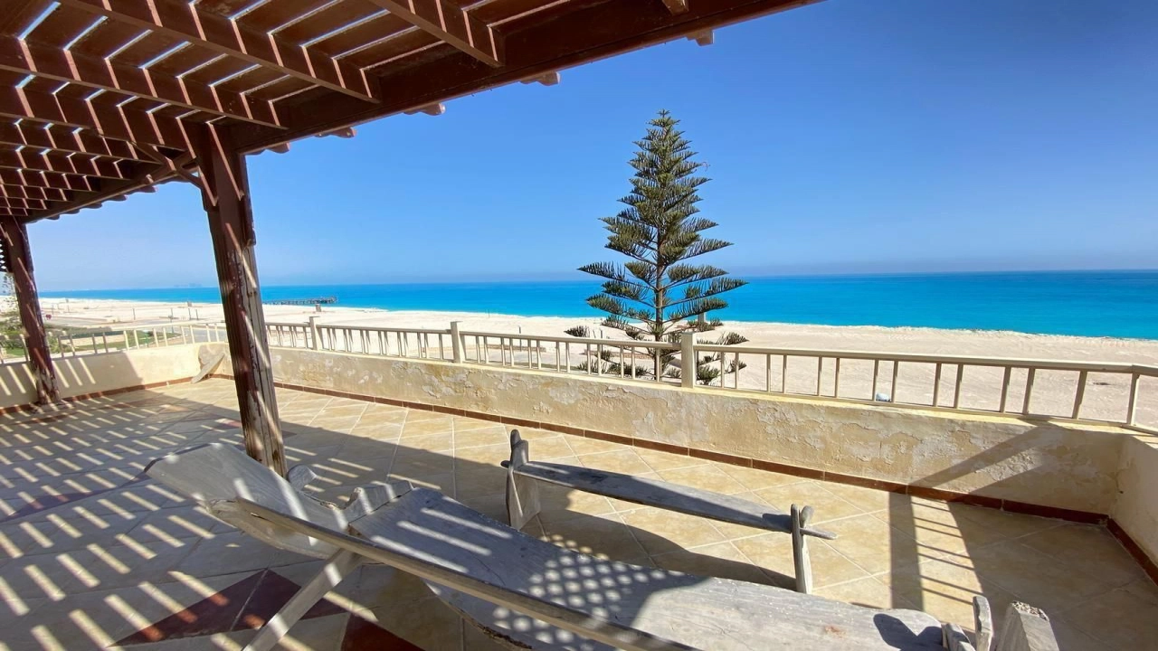 شاليه للايجار في قريه جرين بيتش الساحل الشمالي غرفتين