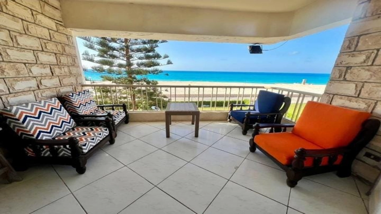 شاليه للايجار في قريه جرين بيتش الساحل الشمالي 3 غرف