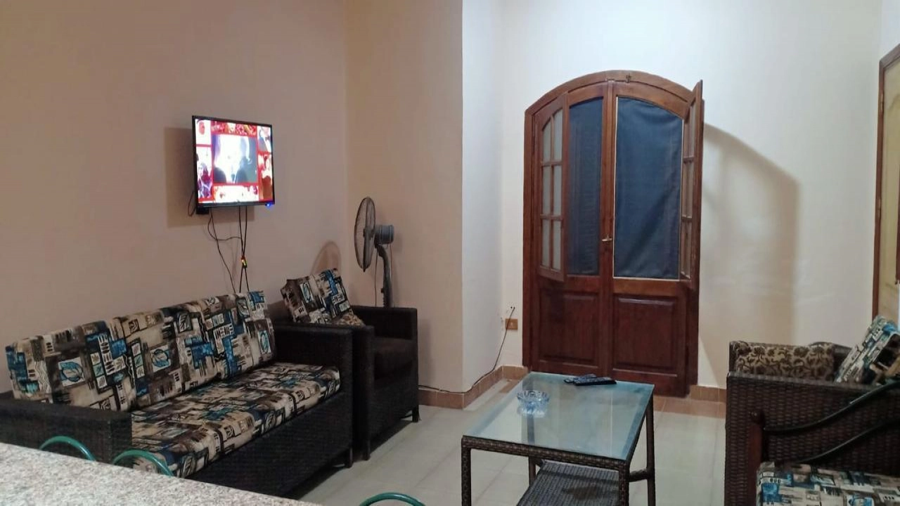 شاليه للايجار في قريه اللوتس الساحل الشمالي الدور الارضي غرفتين