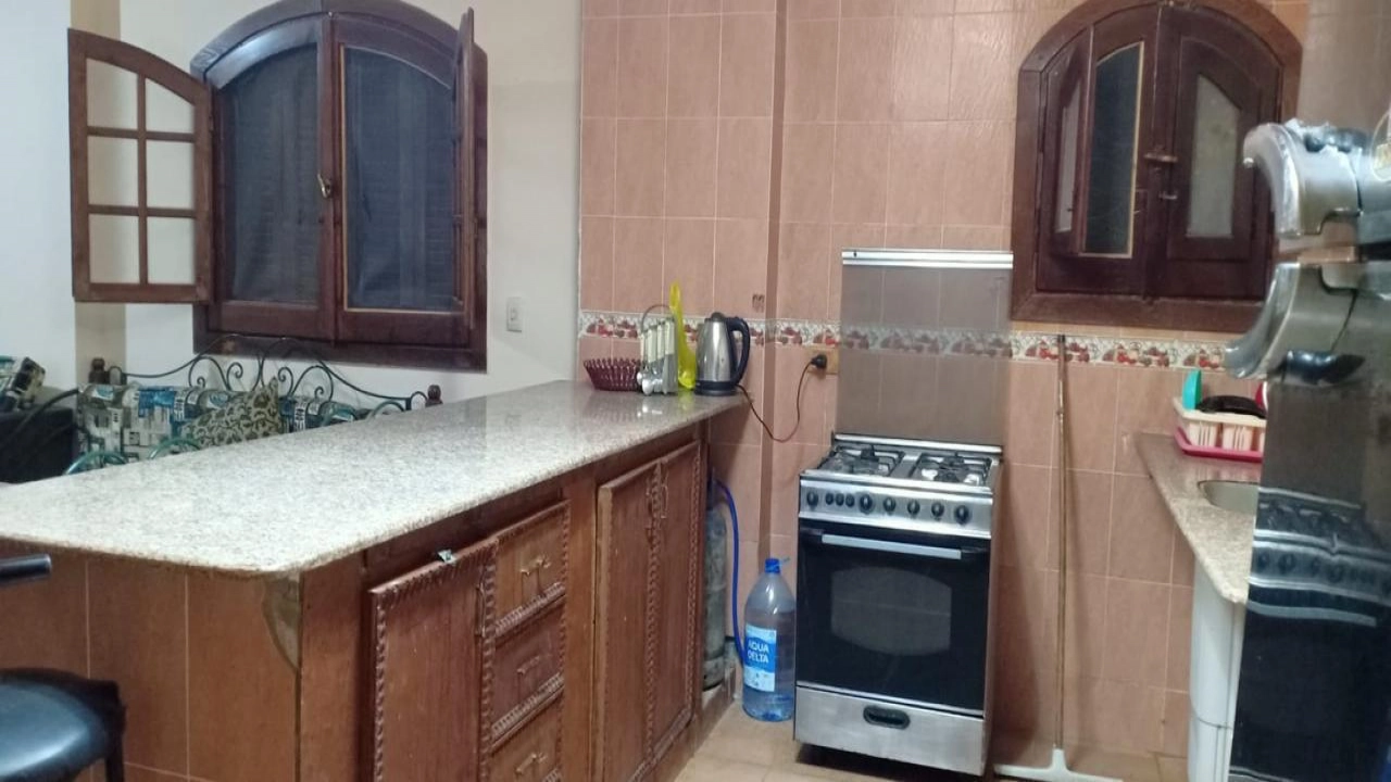 شاليه للايجار في قريه اللوتس الساحل الشمالي الدور الارضي غرفتين