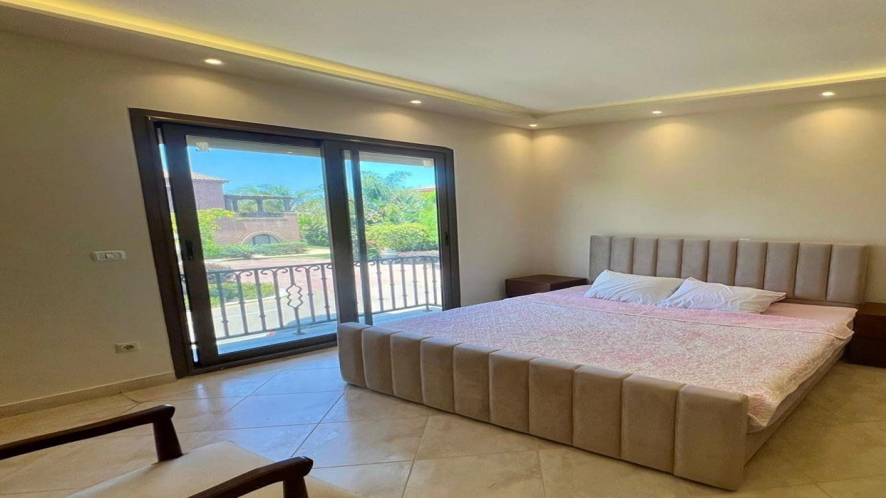 شاليه للايجار ارضي بجاردن في مراسي فيرونا 4 غرف