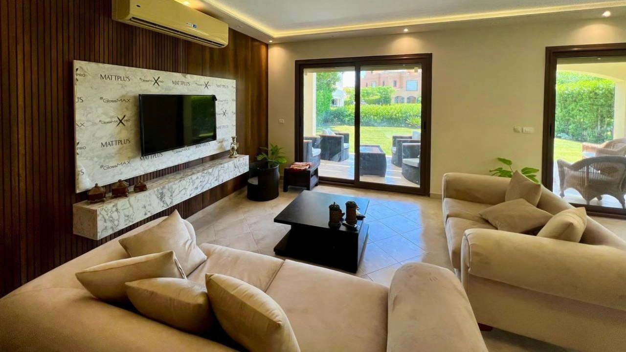 شاليه للايجار ارضي بجاردن في مراسي فيرونا 4 غرف