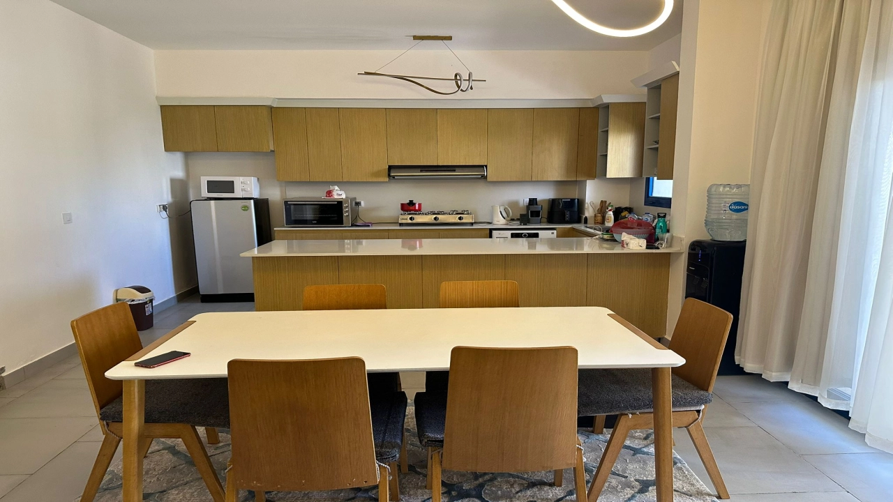 فيلا للايجار في مراسي جريك 4 غرف