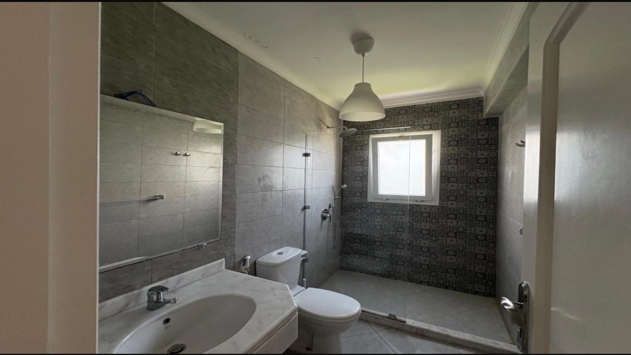 شاليه للايجار ارضي بجاردن 3 غرف بماونتن فيو الساحل الشمالي